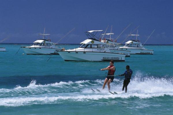 waterskiing