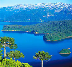 Pucon_lake_district.jpg