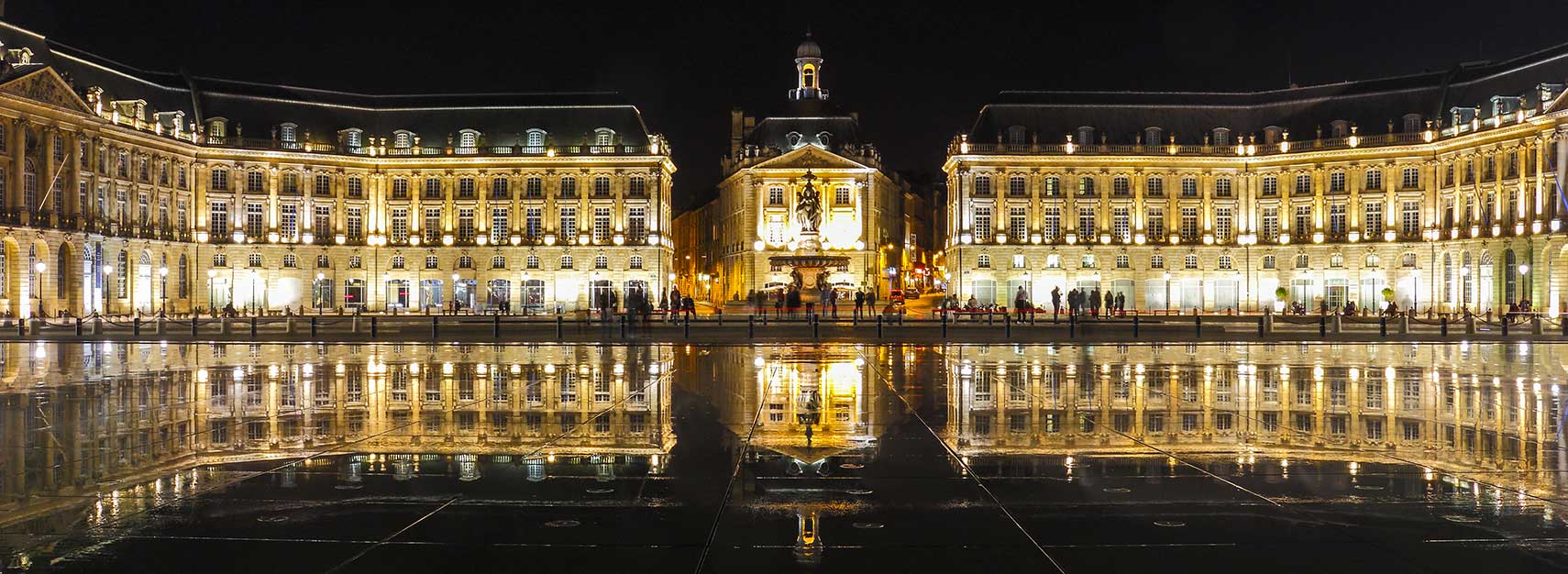 Place de la Bourse and the Miroir d'eau in Bordeaux, France