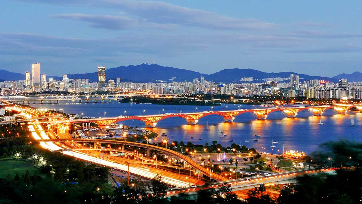 Seoul, Seongsan Bridge and the Han River