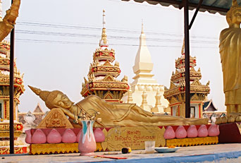 Buddha image at Pha That Luang monument