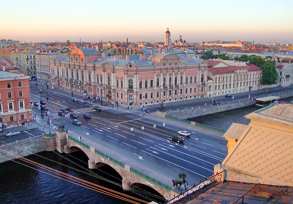 Anichkov Bridge and the Neo-Baroque style Beloselsky-Belozersky Palace in Saint Petersburg