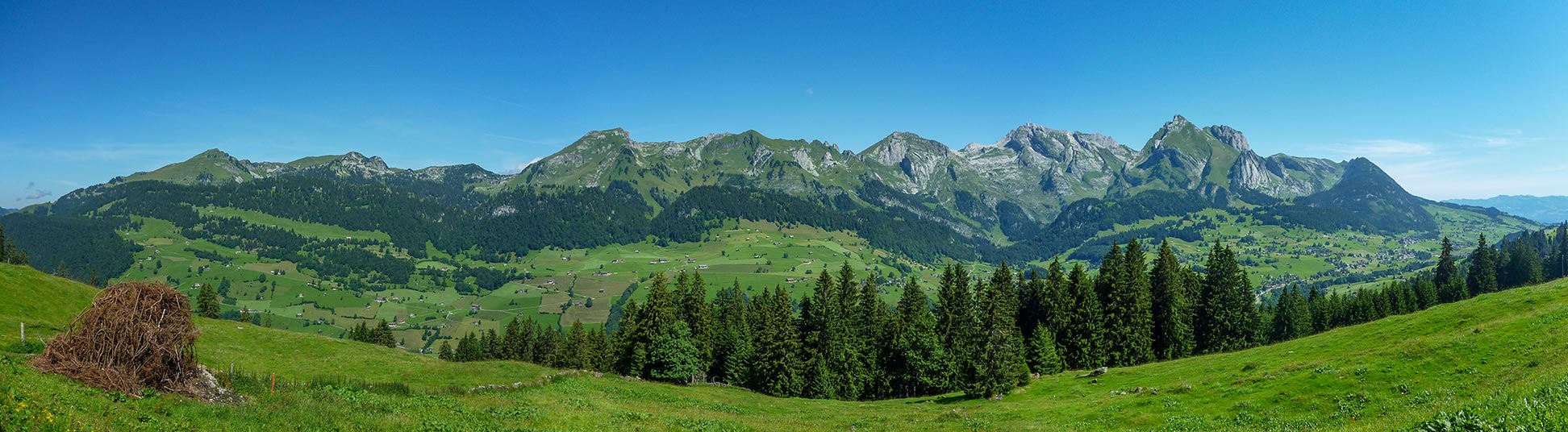 View of the Alpstein mountain range in the Swiss cantons of Appenzell Innerrhoden, Appenzell Ausserrhoden and St. Gallen