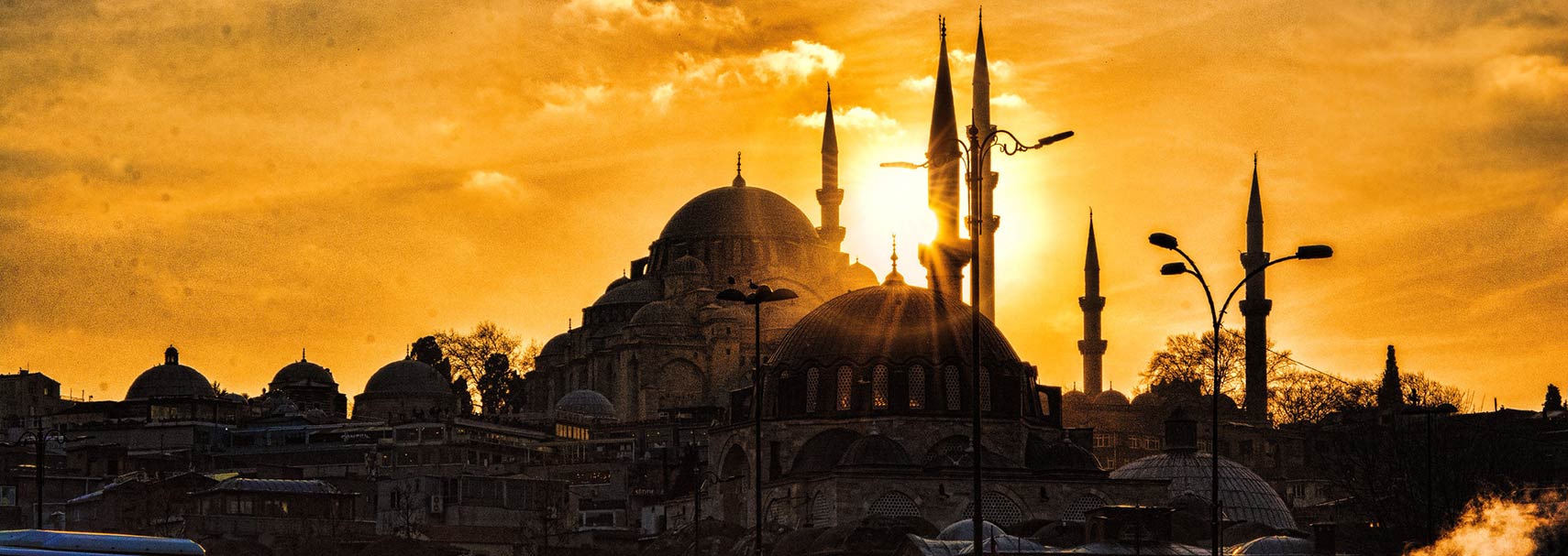 Sunset behind Süleymaniye Mosque in Istanbul, Turkey.