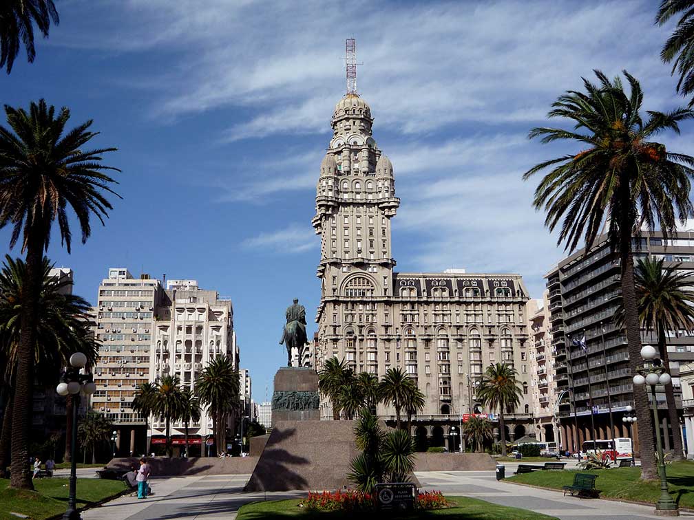 Montevideo, Plaza Independencia, Palacio Salvo