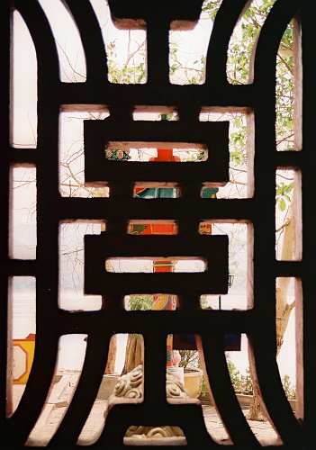 Tiger-Rock-Pakse_04 Window of the Chinese temple on tiger rock, Pakse.