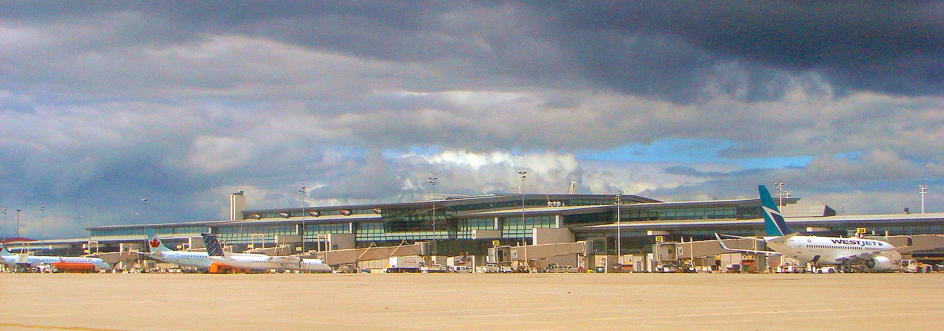 Ottawa Macdonald–Cartier International Airport (YOW), Canada