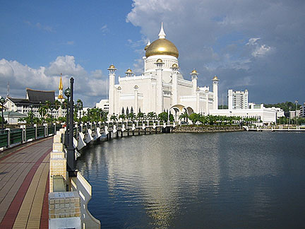 Sultan Omar Ali Saifuddien Mosque in Bandar Seri Begawan