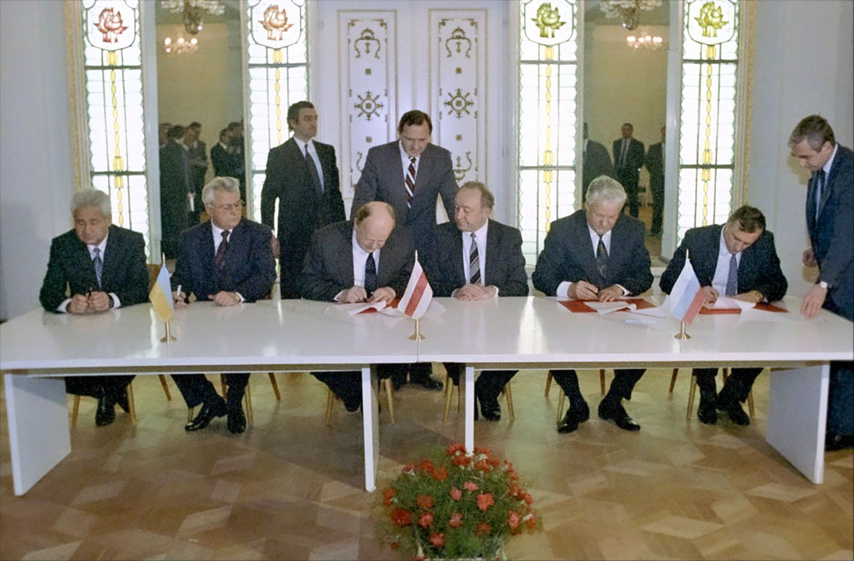 Signing of the agreement to establish the Commonwealth of Independent States (CIS), 8 December 1991