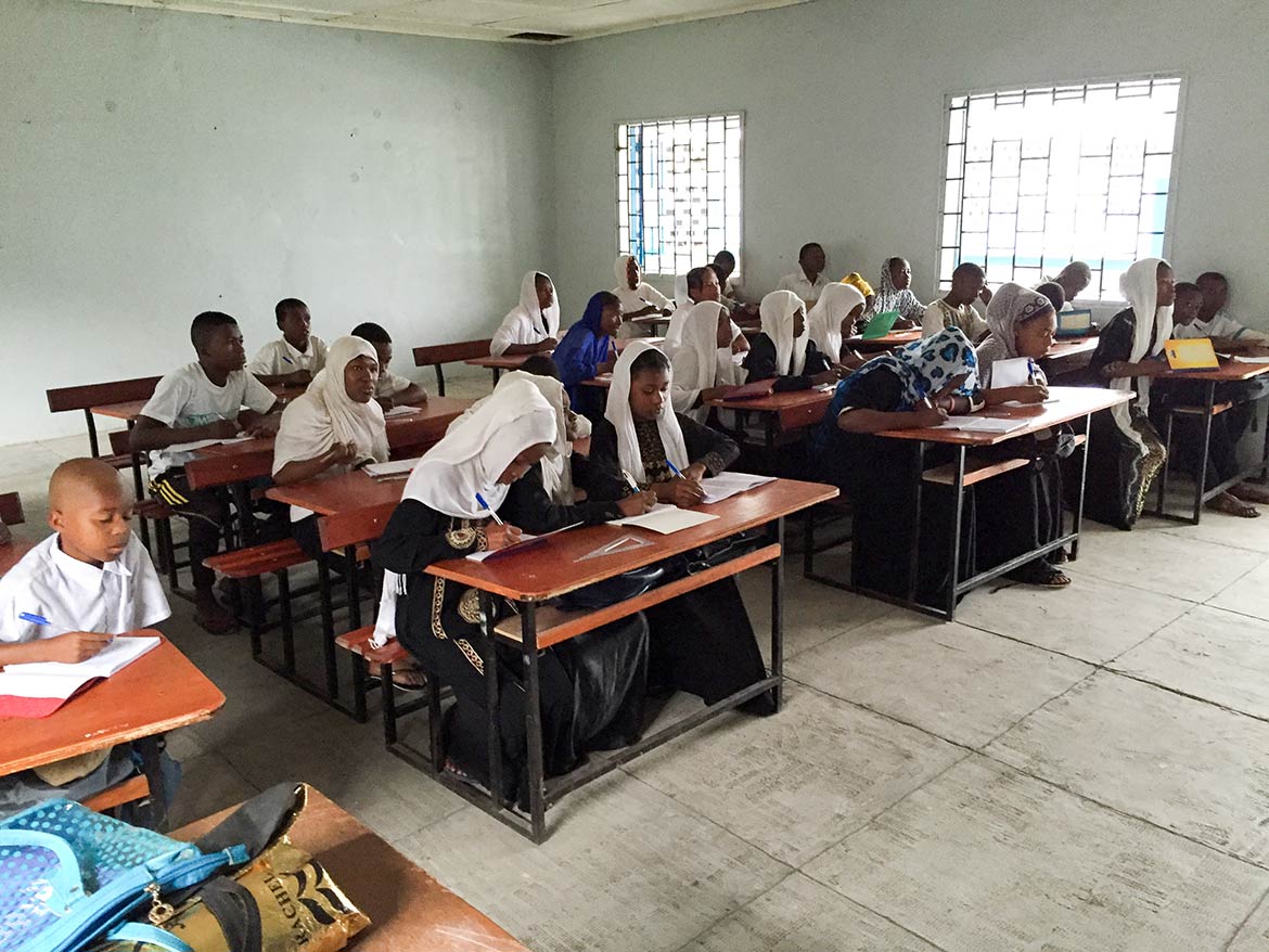 Students in class at Coulee school in Moroni