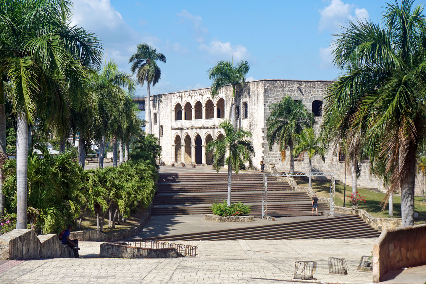 نمای Alcázar de Colón در سانتو دومینگو، از جنوب دیده می شود.