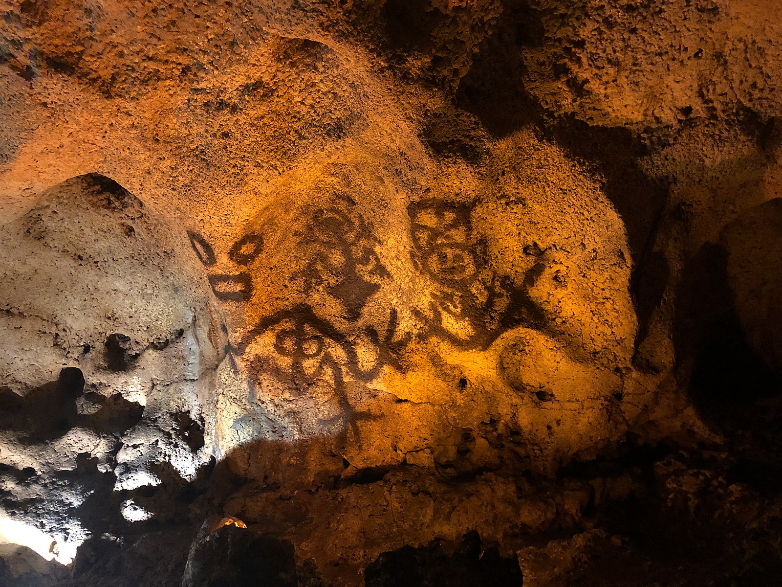 تابلوهای تاینو در غارهای عجایب