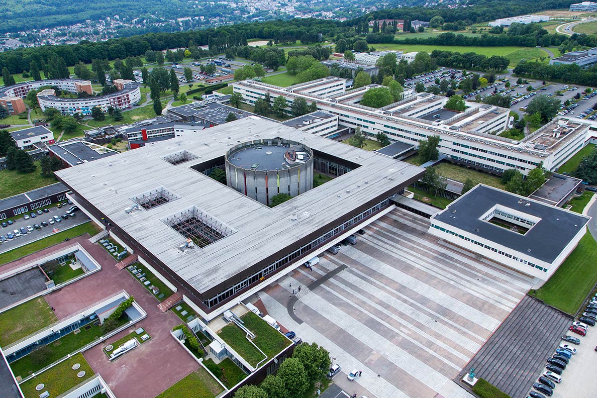 Campus and mainbuilding of the École Polytechnique