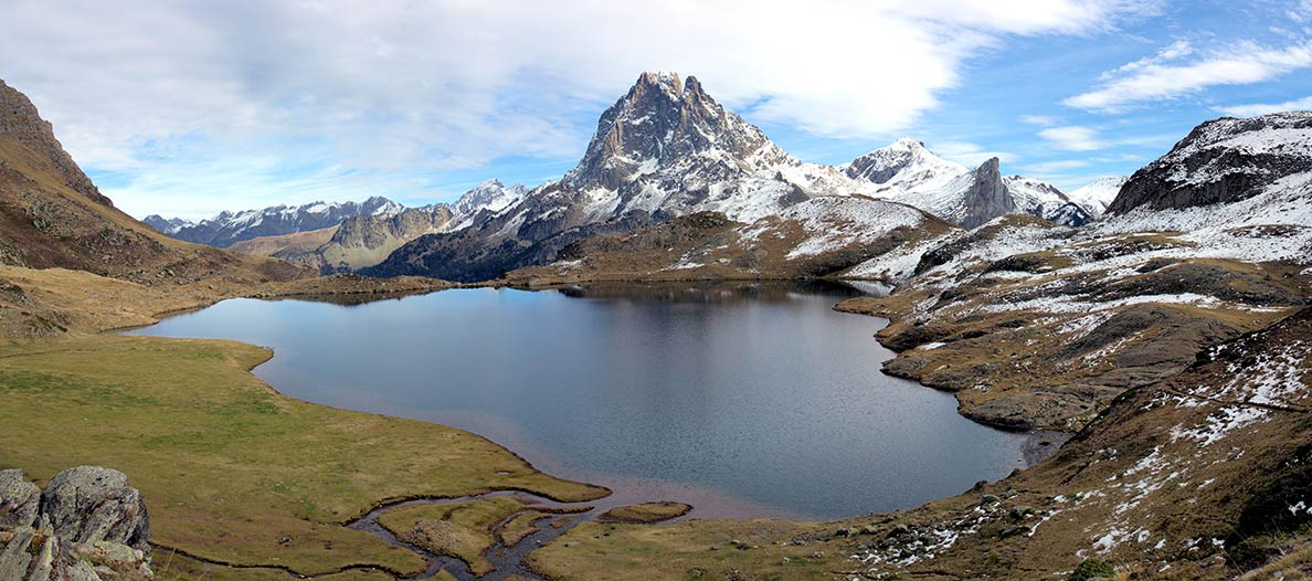 Lake Gentau in the Pyrénées-Atlantiques