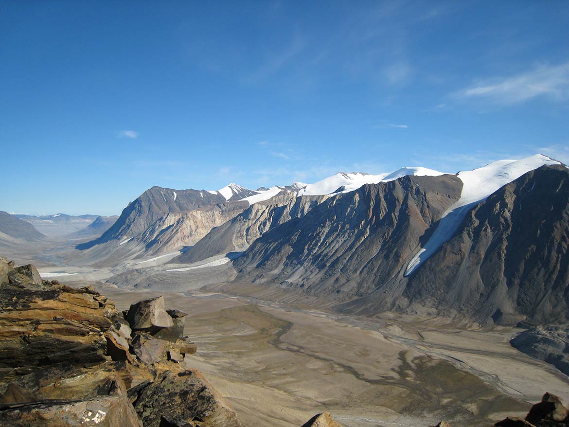 Nonton Green Land / Scientists Discover Giant Canyon beneath Greenland Ice ... - Nonton ...