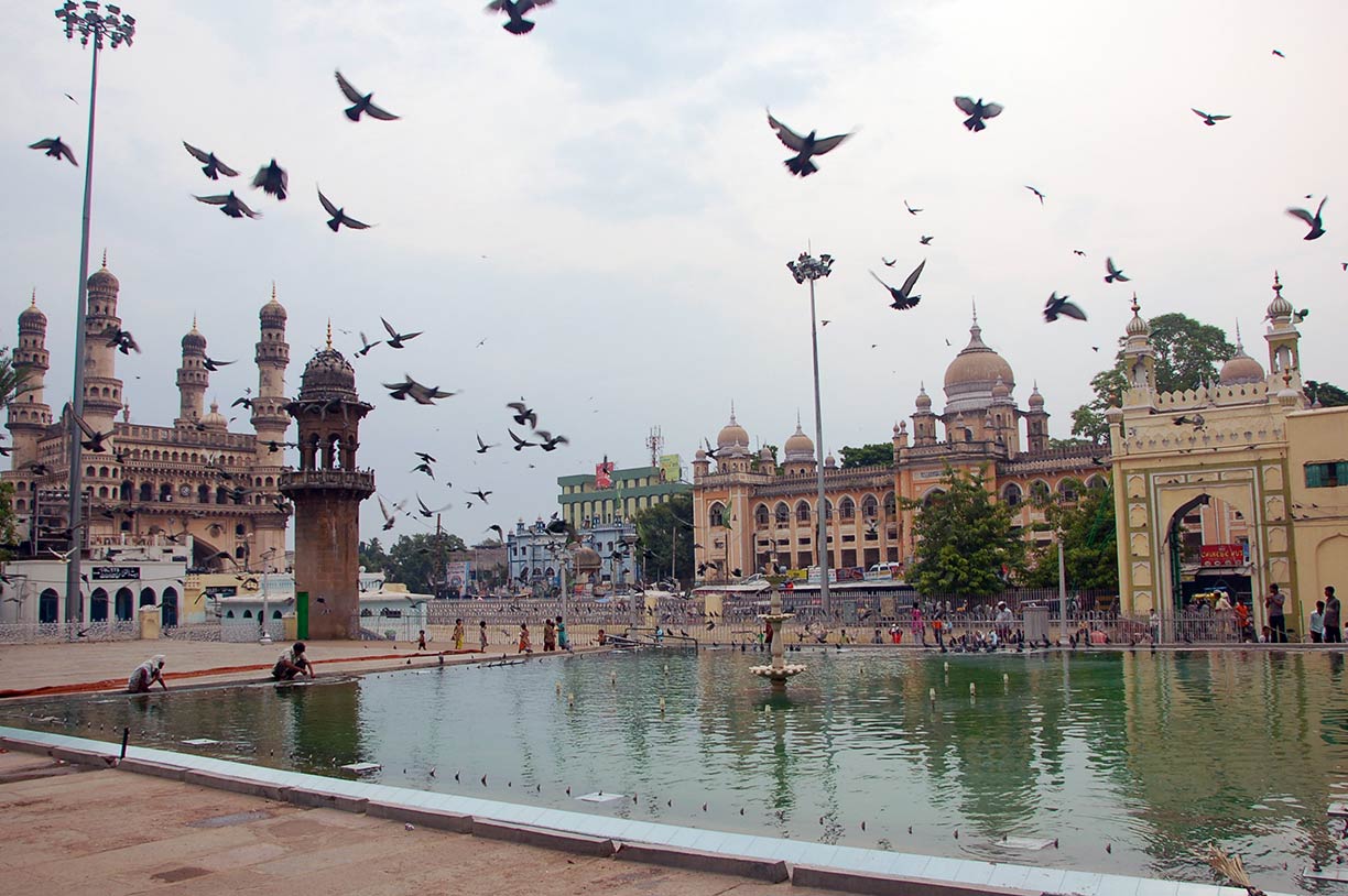 Ansicht des Charminar von der Mecca Masjid, Hyderabad