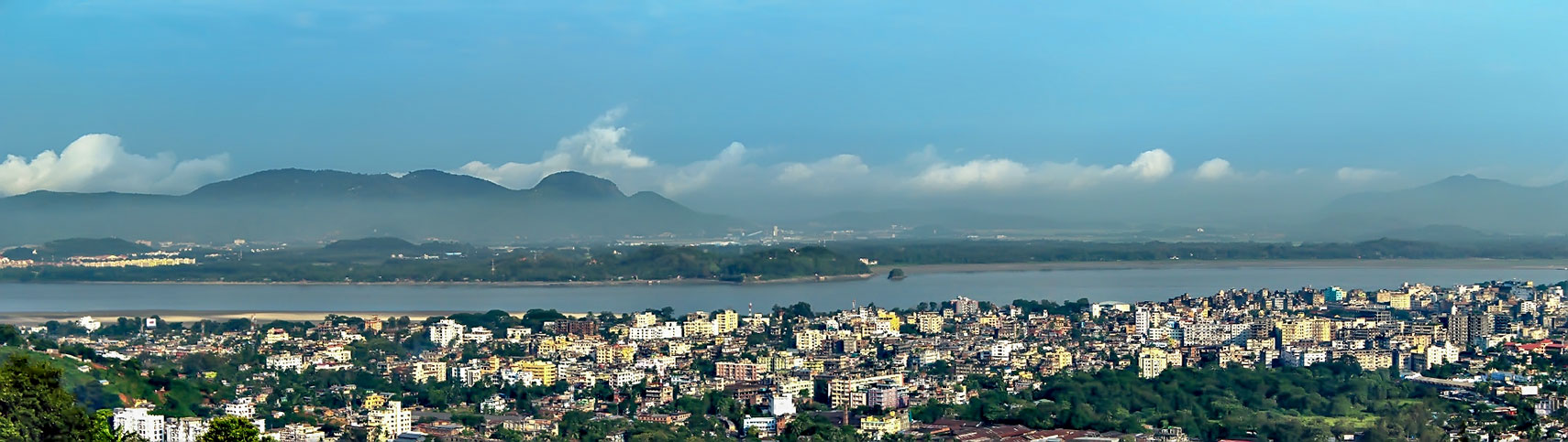 City of Guwahati (Gauhati), capital and largest city of Assam