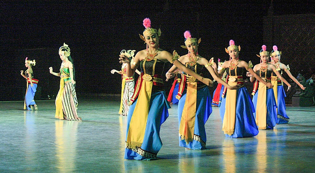  Javanese dance featuring Ramayana Ballet.
