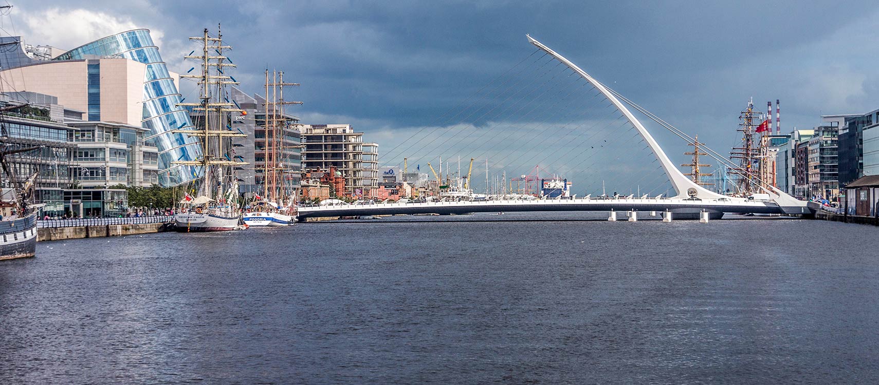 Samuel Beckett Bridge over River Liffey in Dublin, Ireland Dublin Docklands, Samuel Beckett Bridge and Sir Rogerson's Quay, Dublin