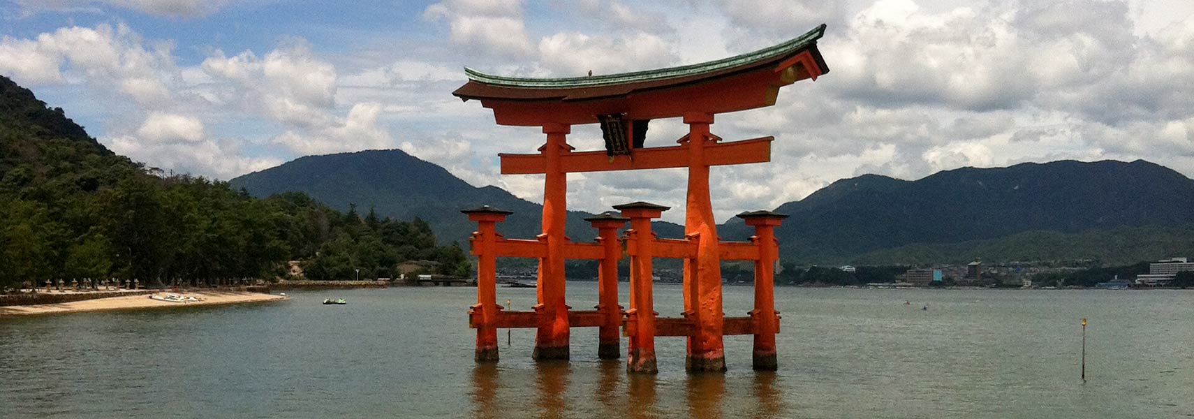 Itsukushima Torii (Japanese gate), Itsukushima island, Hiroshima
