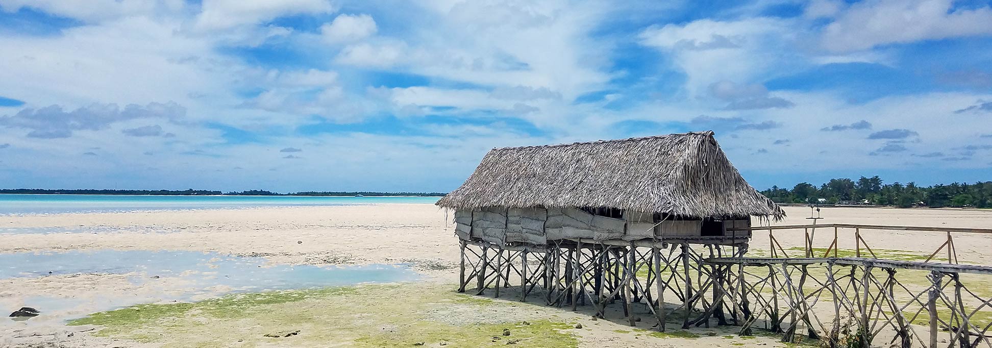 A 'te buia' hut at the beach near Bairiki