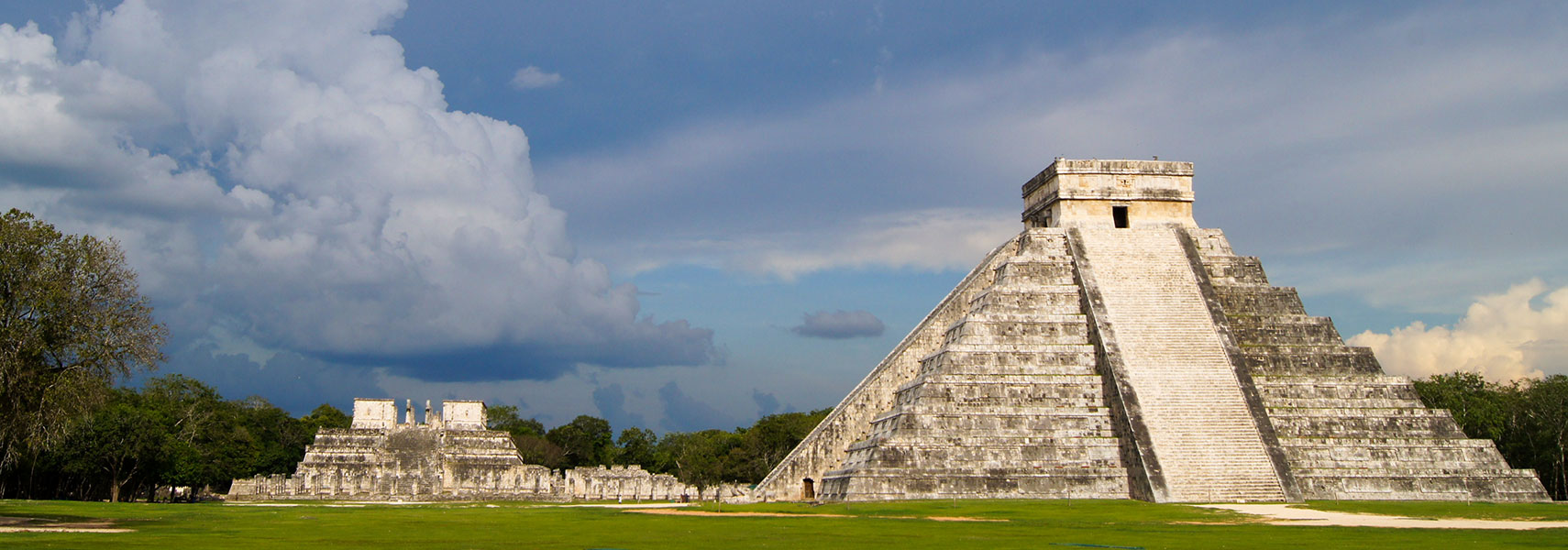 Chichen Itza step-pyramid of Kukulkan (el Castillo)