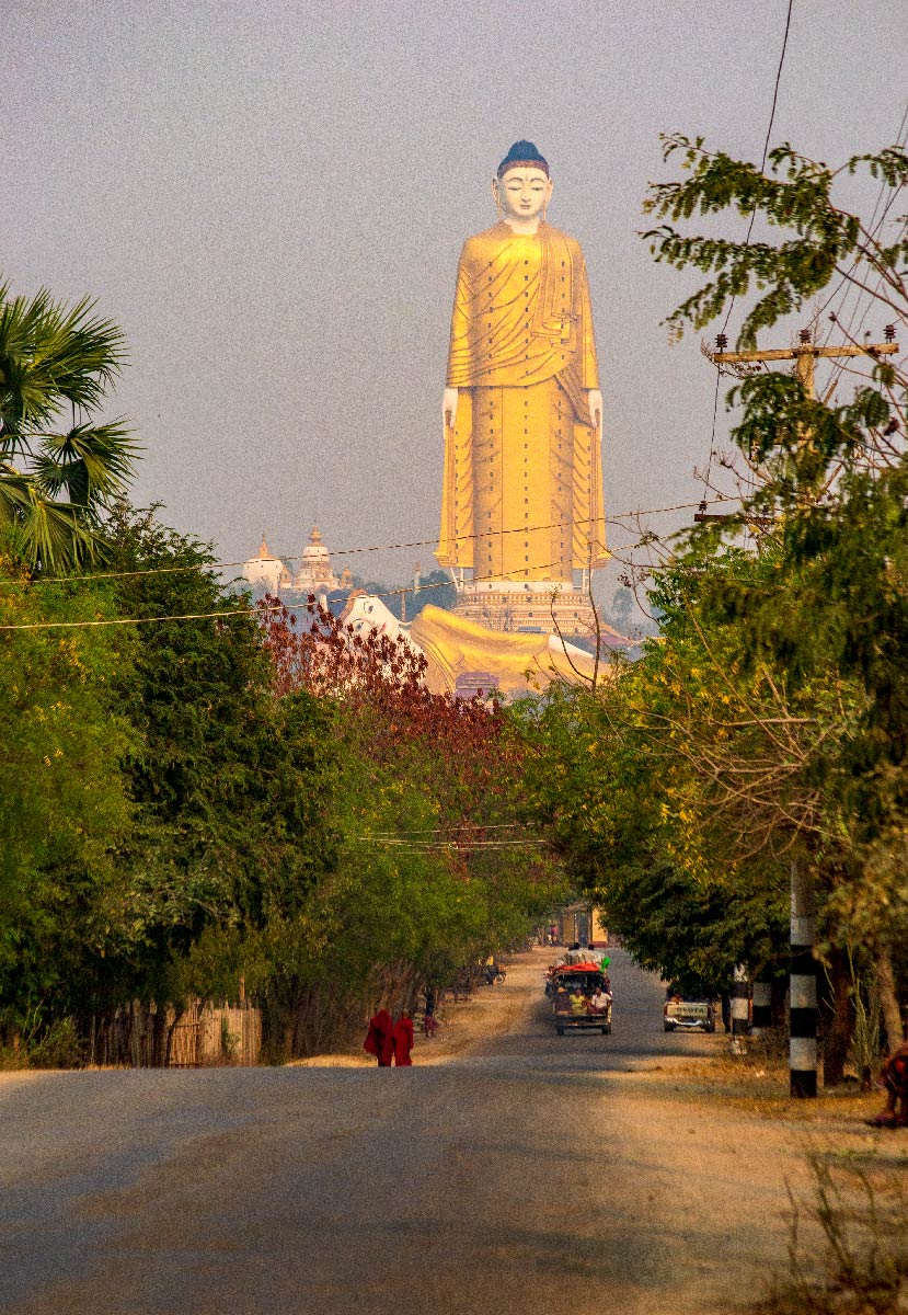 Laykyun Sekkya Buddha in Maha Bodhi Tahtaung region, near Monywa.