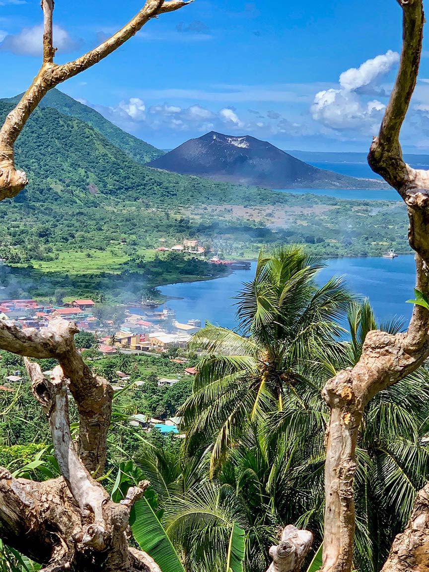 Caldeira Rabaul na ilha da Nova Bretanha