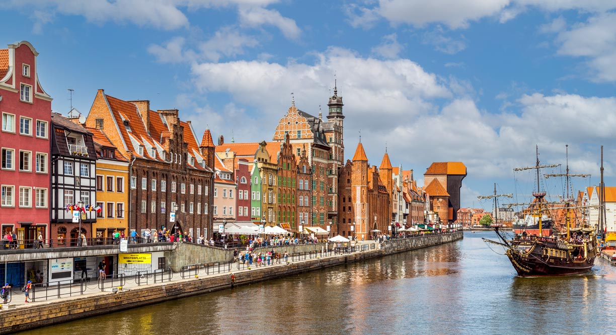 Długie Pobrzeże promenade along the Mołtawa River in Gdansk