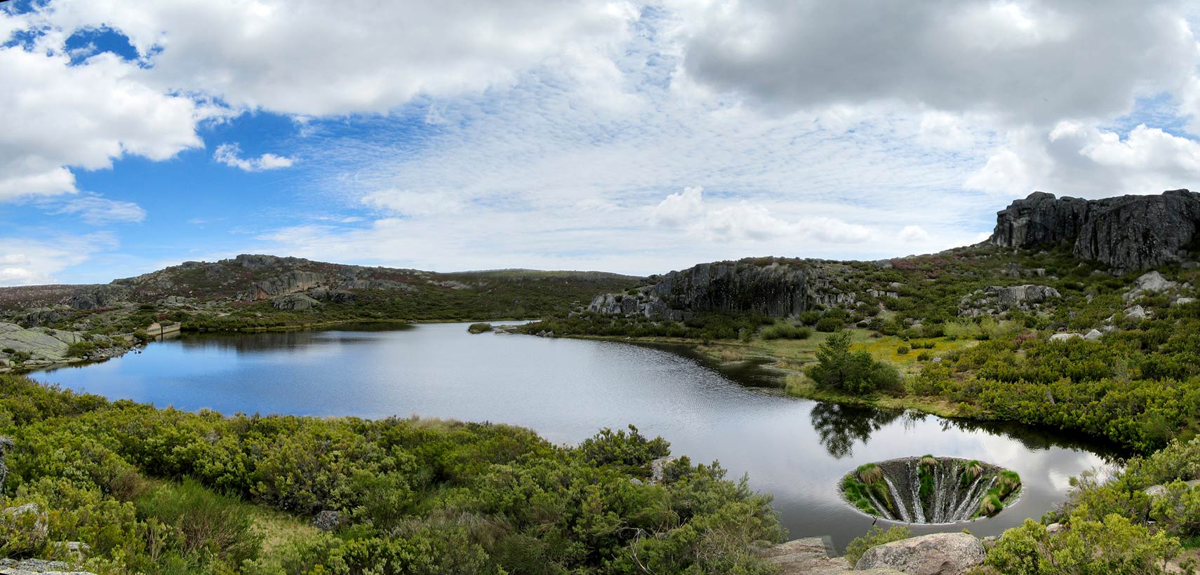 Covão dos Conchos lake in the Serra da Estrela mountains.