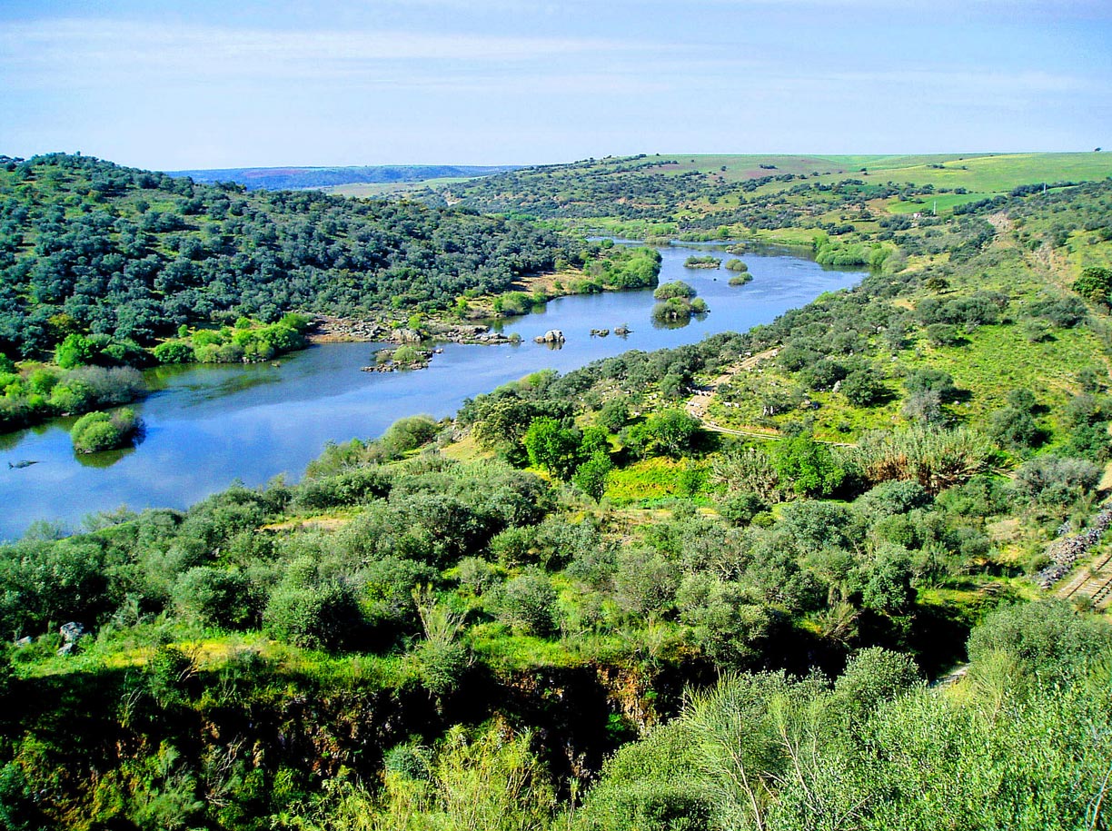 The Guadiana river defines two sections of the border between Portugal and Spain