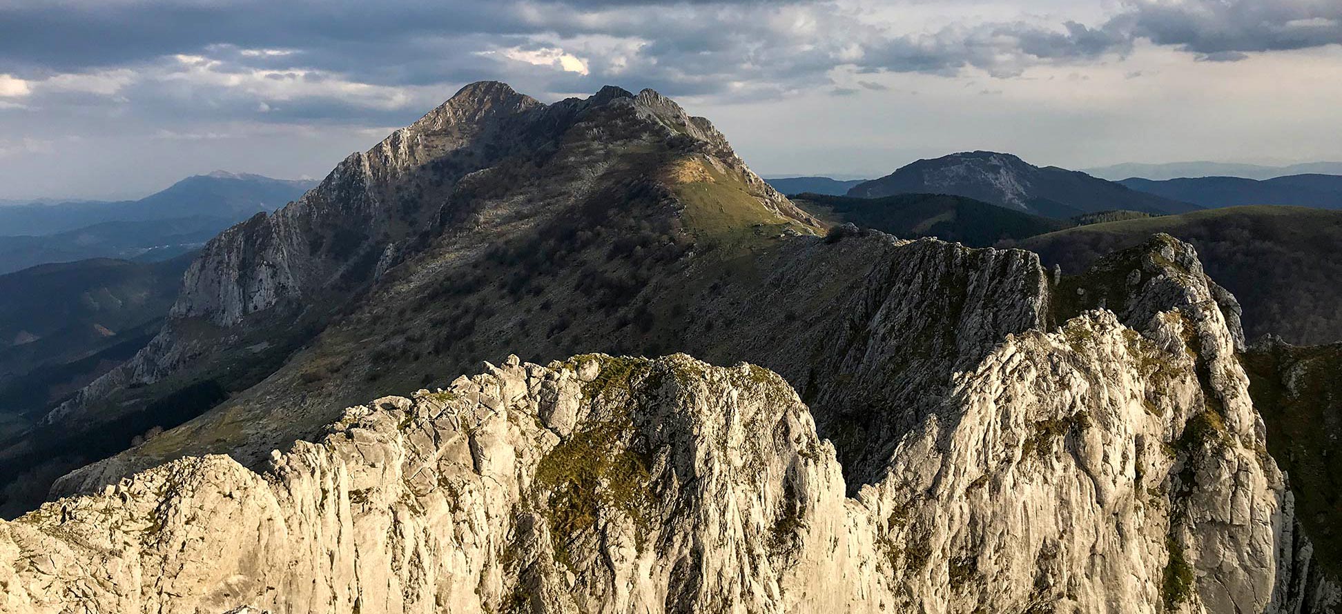 Anboto ridge seen from the Alluitz summit