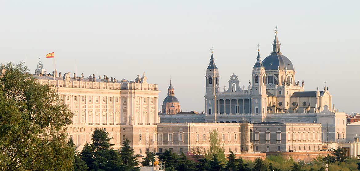 كاتدرائية المودينا وقصر مدريد الملكي (Palacio Real de Madrid) - مملكة اسبانيا