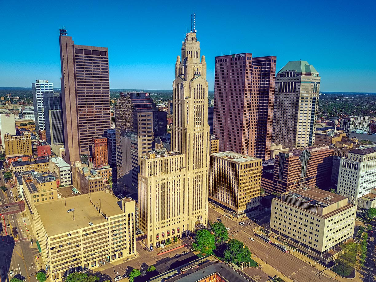 Downtown Columbus z Leveque Tower w centrum, Ohio, USA