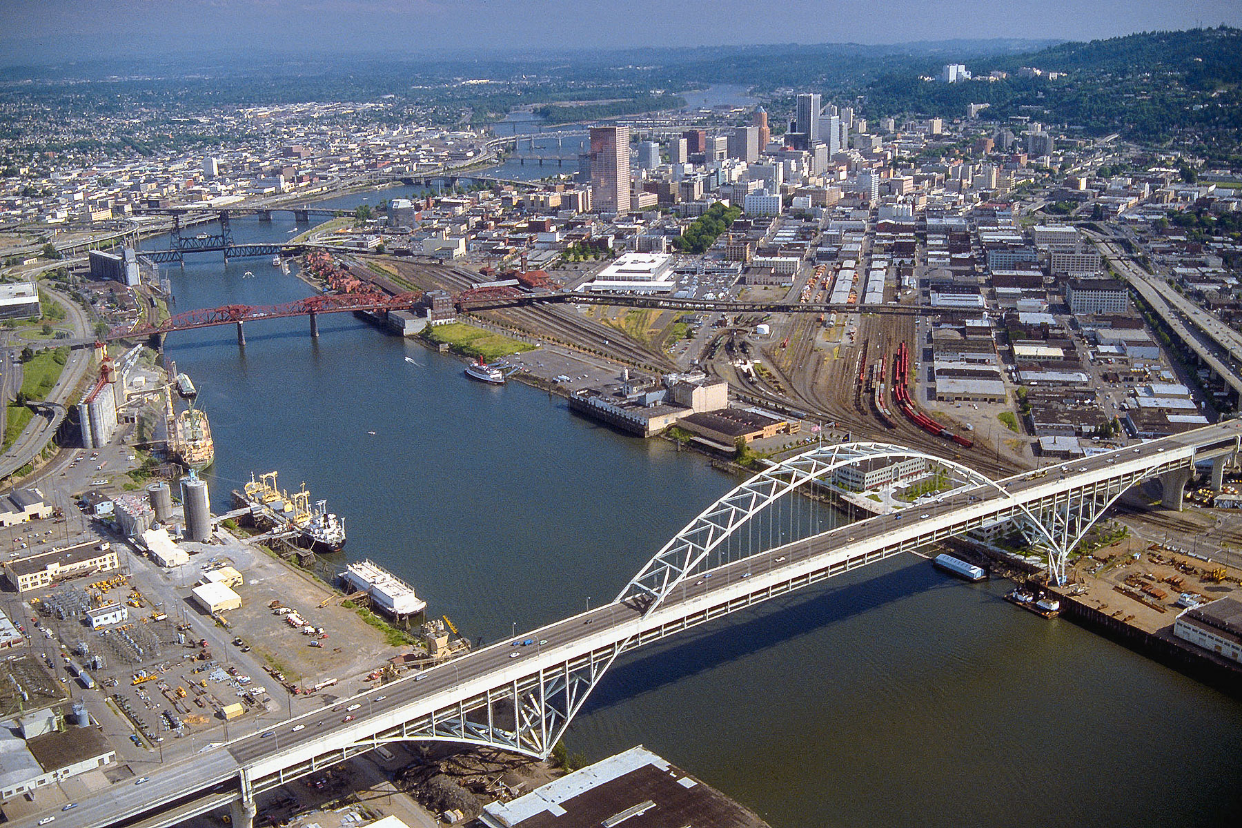 The Fremont Bridge across the Willamette River in Portland, Oregon.