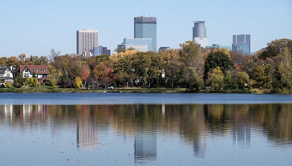 Lake of the Isles, Downtown Minneapolis, Minnesota, USA