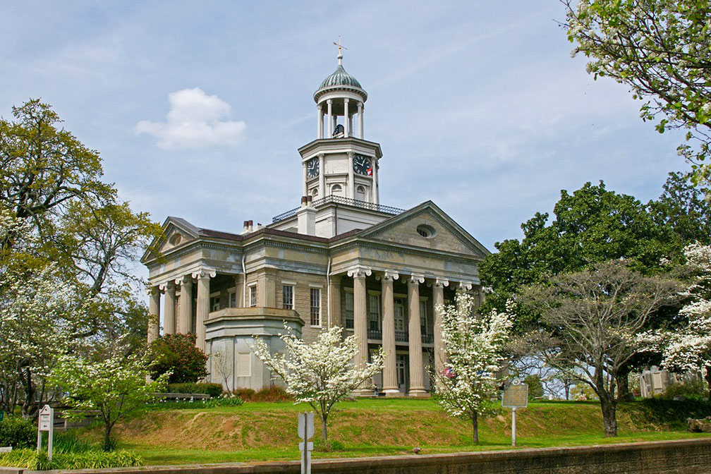 The Old Warren County Courthouse in Vicksburg