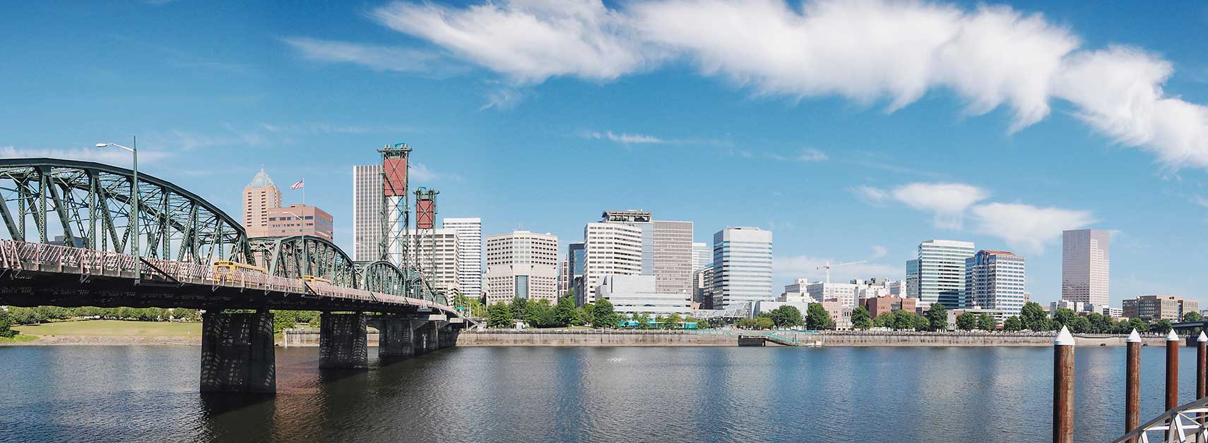 Hawthorne Bridge crossing Willamette River in Portland, Oregon