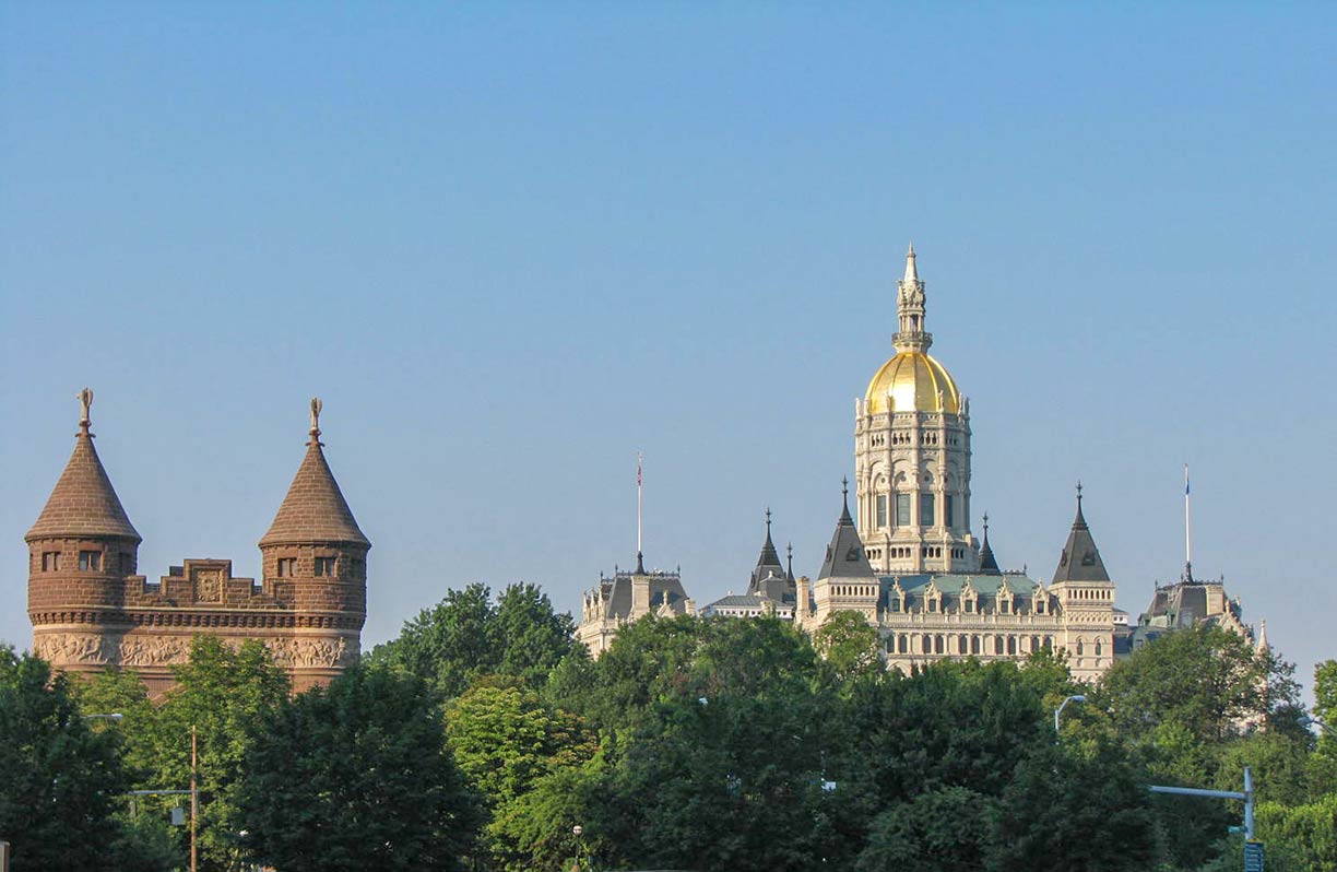 Soldiers and Sailors Memorial Arch and Connecticut State Capitol at Bushnell Park in Hartford, Connecticut, USA