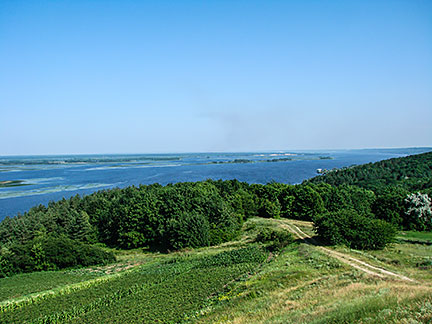 Dnieper river near the village Vytachiv