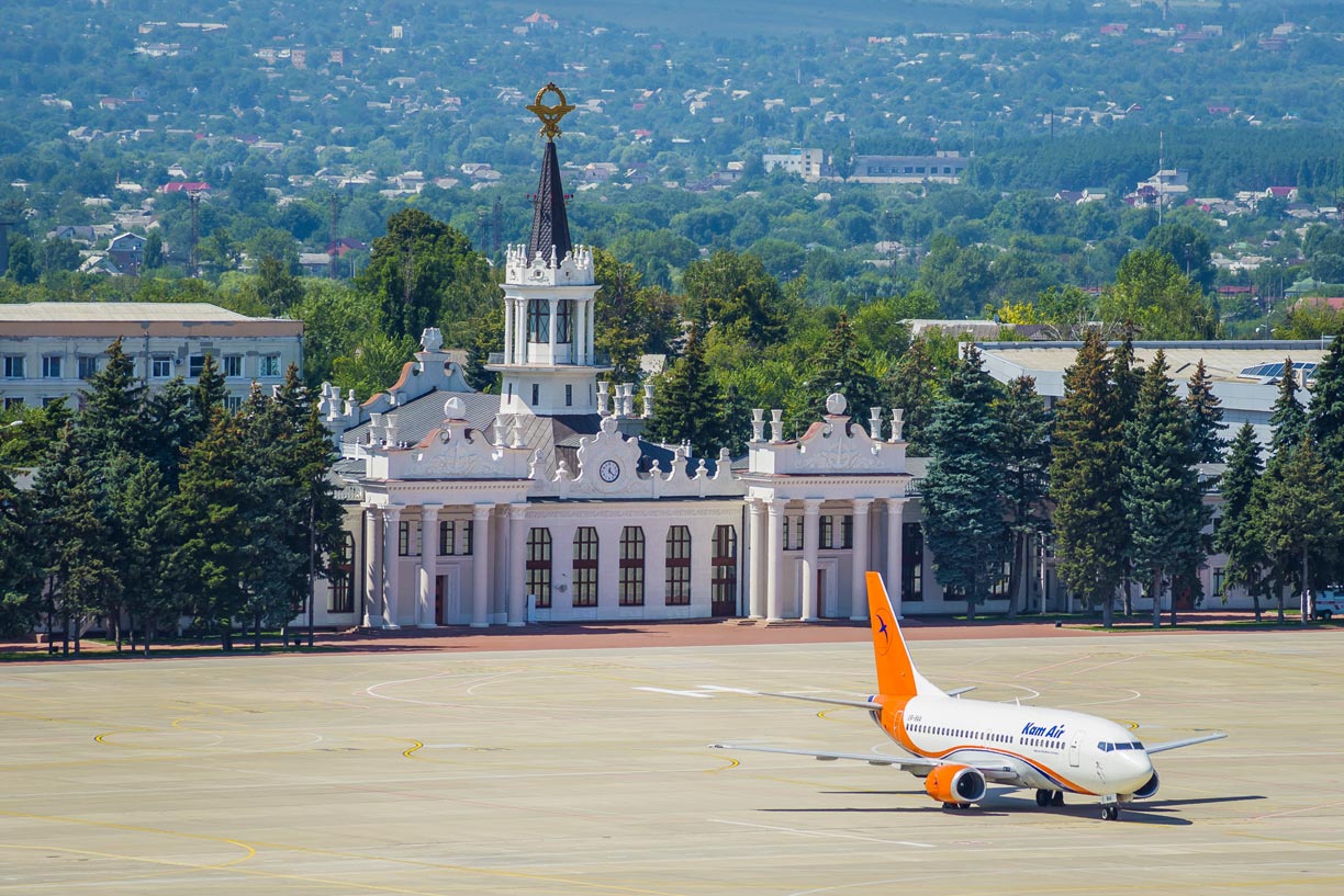 A Boeing 737 in front of the historic old terminal at Kharkiv International Airport, Ukraine