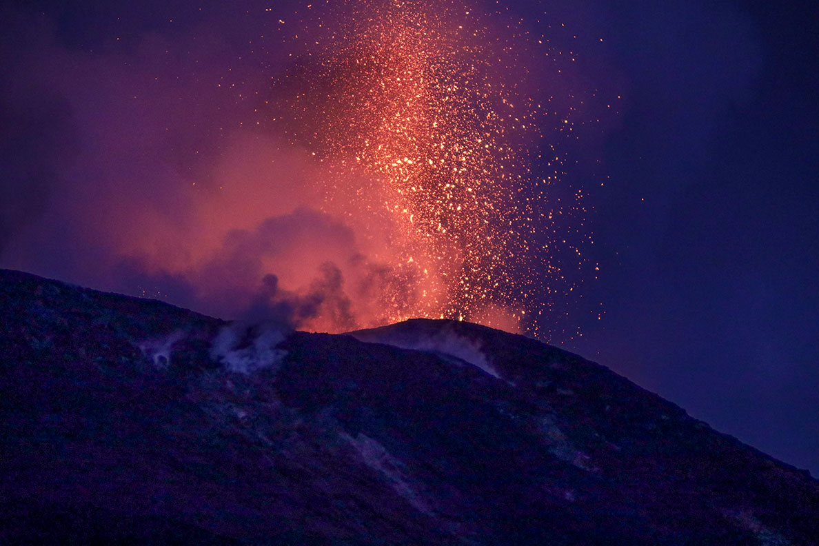 Stromboli activity at night